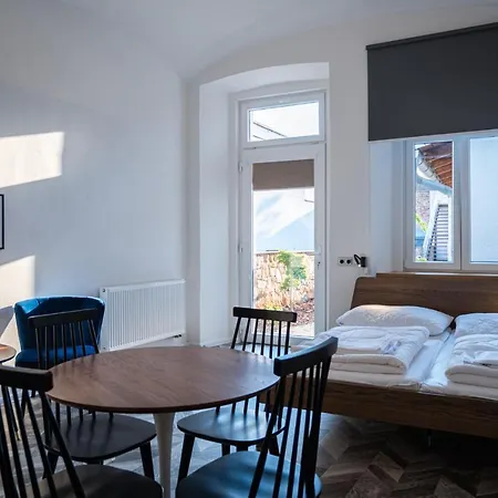 Хостел Art & Двур-Кралове-над-Лабем