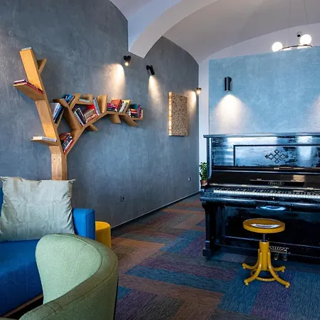 Art & * Двур-Кралове-над-Лабем