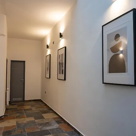 Art &